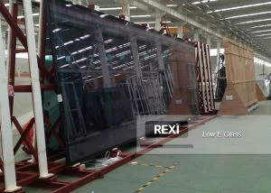 学校で断熱ガラスを使用する利点は何ですか?